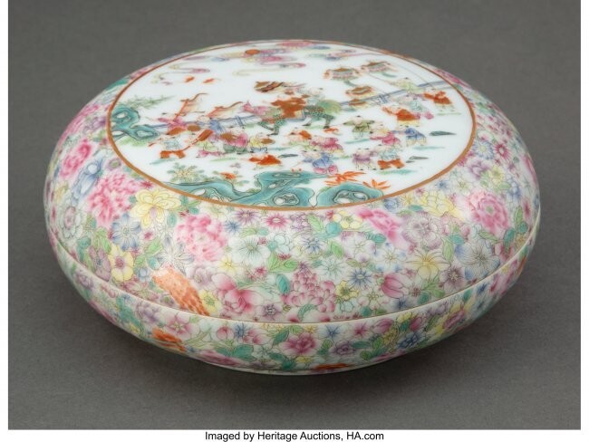 25129: A Chinese Famille Rose Porcelain Covered Box Mar