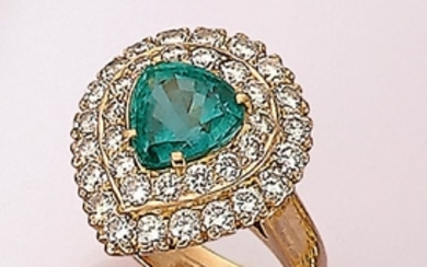 18 kt gold ring with emerald and...