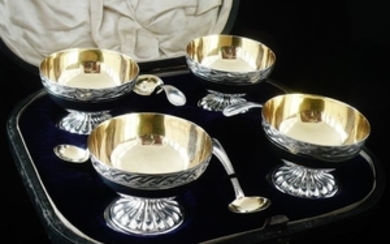 4 Immaculate Victorian Cased Salts With Spoons - .925 silver - George Unite, Birmingham - England - 1864