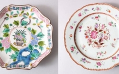 A 19TH CENTURY CHINESE FAMILLE ROSE SAUCER DISH