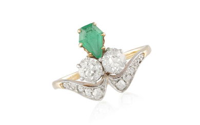 AN EARLY 20TH CENTURY EMERALD...