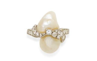 A Mississippi river pearl, diamond and platinum ring,, Ruser