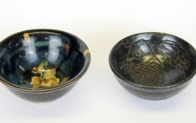 Two Chinese glazed pottery rice bowls, one with splash decoration the other with incised decoration of a fish, Dia. 10.5cm D. 5cm