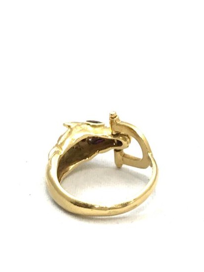 750°/00 yellow gold ring with a horse's head...