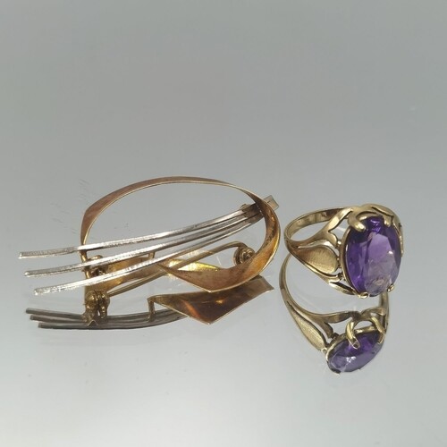 A 14ct gold ring inset with amethyst, size M 1/2. Together w...