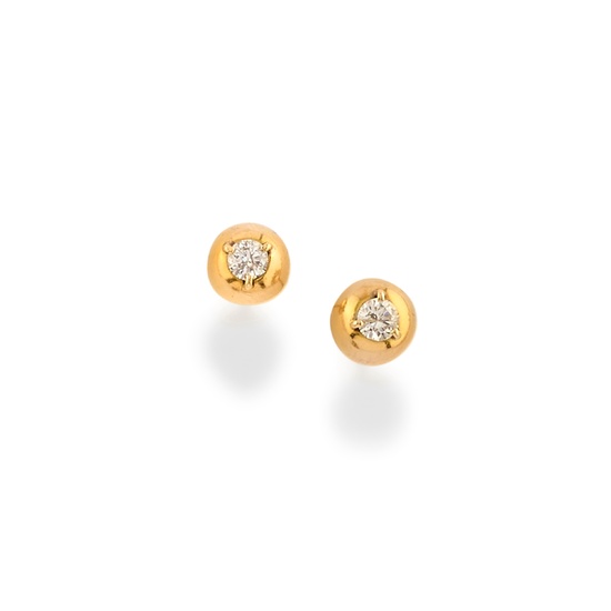 A 18k yellow gold and diamond earrings