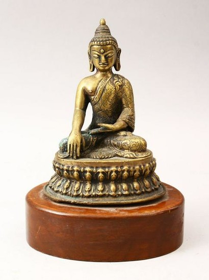 A 19TH / 20TH CENTURY BRONZE FIGURE OF A SEATED BUDDHA