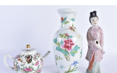 A 19TH CENTURY CHINESE CANTON FAMILLE ROSE TEAPOT AND COVER ...