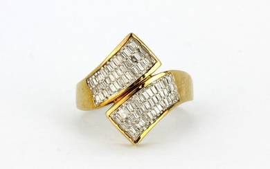 A 9ct yellow gold crossover ring set with baguette cut diamonds, (N.5).