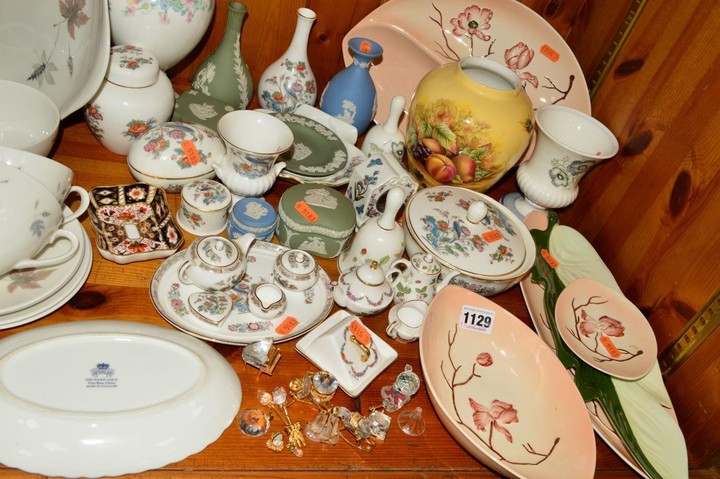 A COLLECTION OF TRINKETS AND CARLTON WARE 'AUSTRIALIAN SERIE...