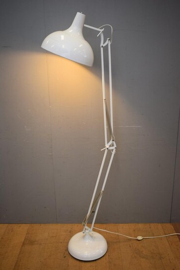 A CONTEMPORARY STYLE FLOOR LAMP (H184 CM) (LEONARD JOEL DELIVERY SIZE: LARGE)