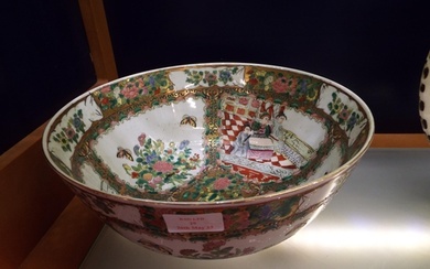 A Cantonese famille rose fruit bowl character marks to base
