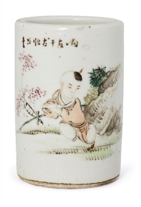 A Chinese porcelain brush pot, Republic period,...