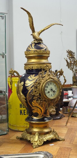 A FRENCH GILT BRONZE MOUNTED PORCELAIN MANTEL CLOCK, WITH BRONZE EAGLE FINIAL AND GILT BRONZE BASE, 82 CM HIGH, LEONARD JOEL LOCAL D...