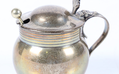 A GEORGE V SILVER MUSTARD POT AND COVER.