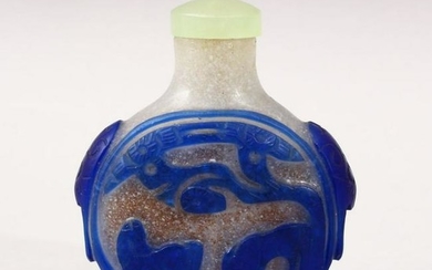 A GOOD 19TH / 20TH CENTURY CHINESE GLASS OVERLAY SNUFF