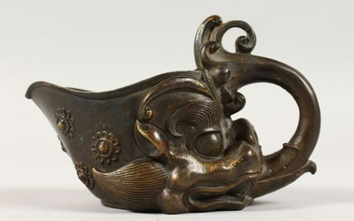A GOOD CHINESE ARCHAIC STYLE BRONZE LIBATION CUP, cast
