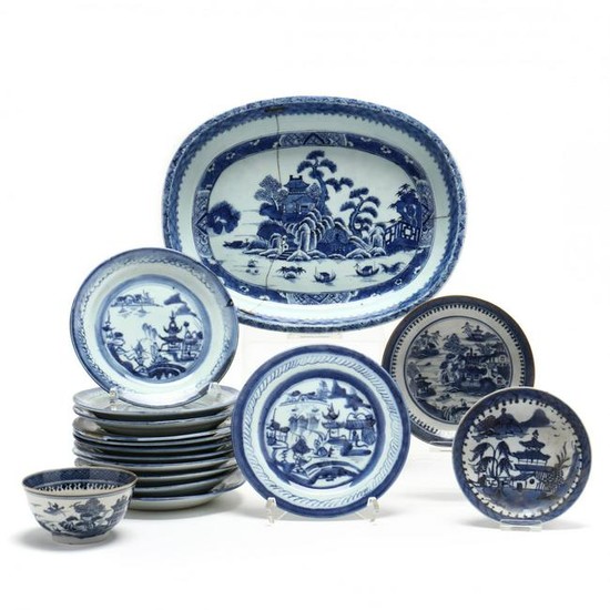 A Group of Chinese Export Porcelain Tableware (17)