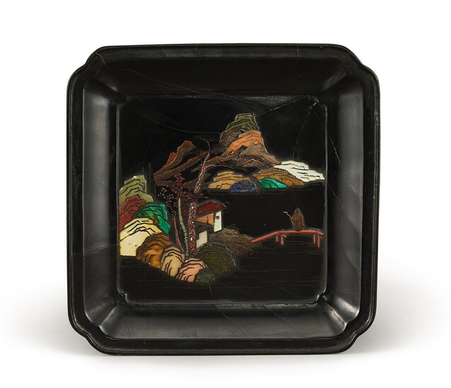 A HARDSTONE-INLAID LACQUER DISH QING DYNASTY, KANGXI PERIOD