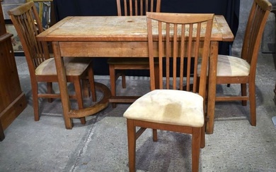 A Heavy Country House Oak dining table with 4 upholstered dining chairs 78 x 137 x 67 cm. relist 333