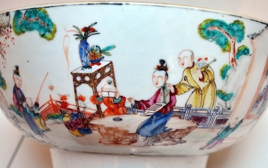 A Huge Punchbowl (1) - Famille rose - Porcelain - Very large size! - China - Qianlong (1736-1795)