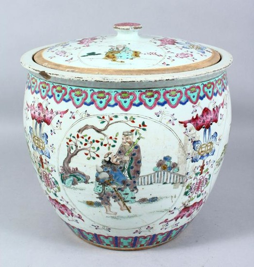 A LARGE 18TH / 19TH CENTURY CHINESE FAMILLE ROSE