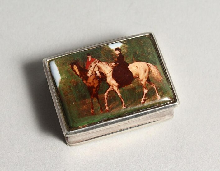 A SILVER AND ENAMEL SNUFF BOX, the lid decorated with