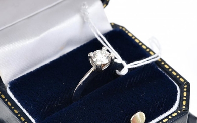 A SOLITAIRE DIAMOND RING, ESTIMATED WEIGHT OF 0.53CTS (G/IF) IN 18CT WHITE GOLD, WITH IGI CERTIFICATE