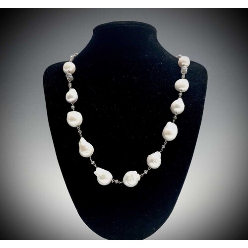A South Sea cultured pearl & labradorite 80cm necklace