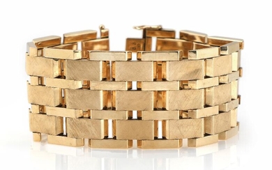 A bracelet of 14k gold. Weight app. 62 g. W. app. 3.2...