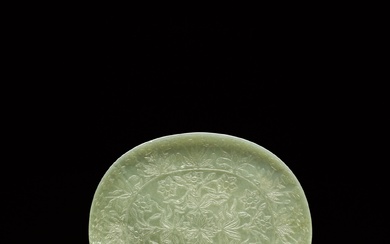A celadon jade Mughal-style oval dish, Qing dynasty, 18th - 19th century | 清十八至十九世紀 青玉雕痕都斯坦式花卉紋盤