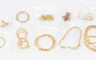 A collection of gold and unmarked yellow metal jewellery to...