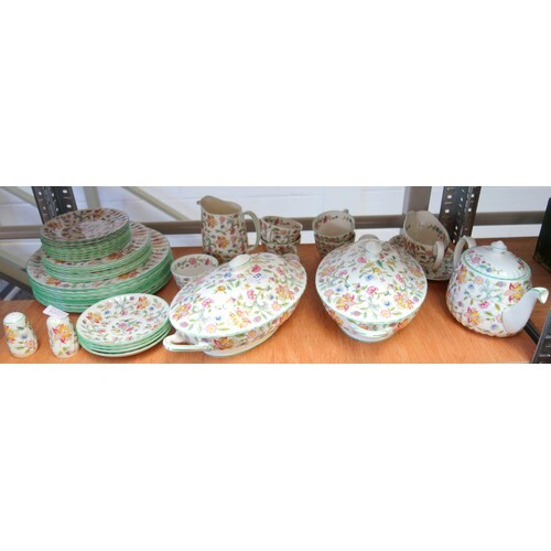 A comprehensive Minton Haddon Hall pattern china part dinner...