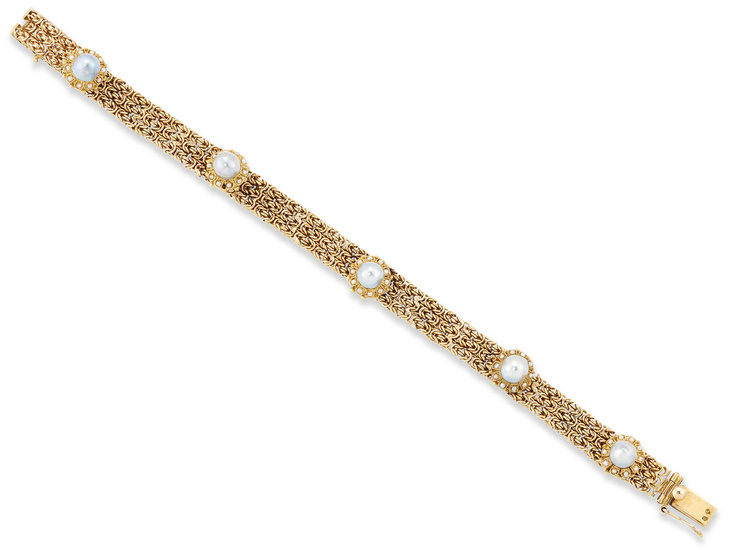 A freshwater cultured pearl bracelet, a series of cultured freshwater...