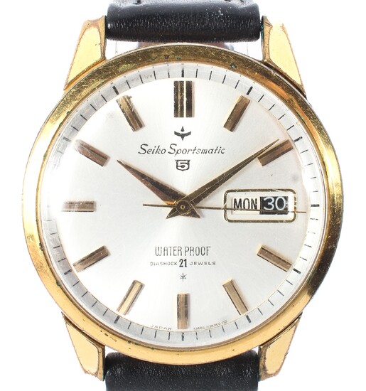A gents Seiko Sportmatic 5 automatic wristwatch, the silvered dial with gilt baton hour markers
