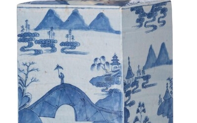 A massive Chinese blue and white tea caddy, early 19thC, H 35,5 cm