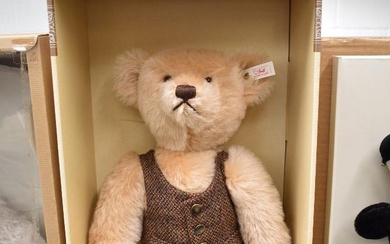 A modern Steiff Limited Edition Bear, 654411 Teddy Bear Blond 43, British Collector's 19962, with