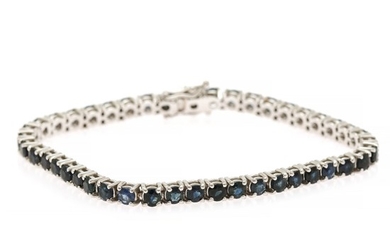 A sapphire bracelet set with numerous circular-cut sapphires weighing a total of app. 8.37 ct., mounted in 18k white gold. L. 17.5 cm.