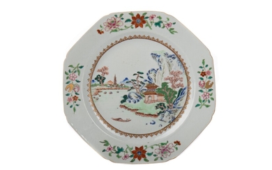 AN 18TH CENTURY CHINESE OCTAGONAL DISH