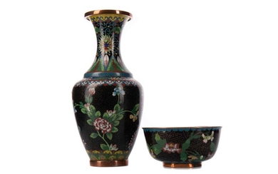 AN EARLY 20TH CENTURY CHINESE CLOISONNE VASE