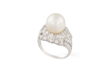 AN EARLY 20TH CENTURY PEARL AND DIAMOND RING, CIRCA 1920...