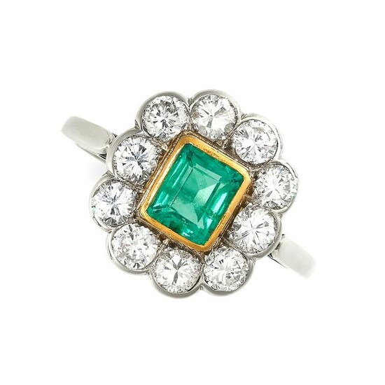 AN EMERALD AND DIAMOND DRESS RING in 14ct white and