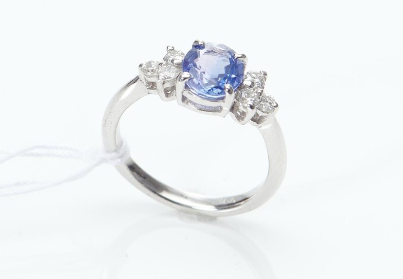 AN UNHEATED SAPPHIRE AND DIAMOND RING IN 18CT WHITE GOLD, THE OVAL CUT BLUE SAPPHIRE WEIGHING 1.51CTS, WITH DIAMOND SET SHOULDER, WI...
