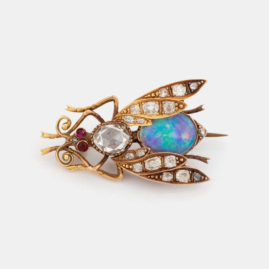 An 18K gold and opal brooch set with rose- and old-cut diamonds