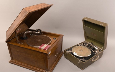 Ancien gramophone “Plus” et ancienne valisette gramophone “Polydor”