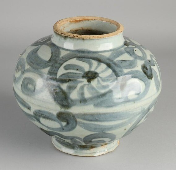 Antique Chinese porcelain vase with floral decoration.