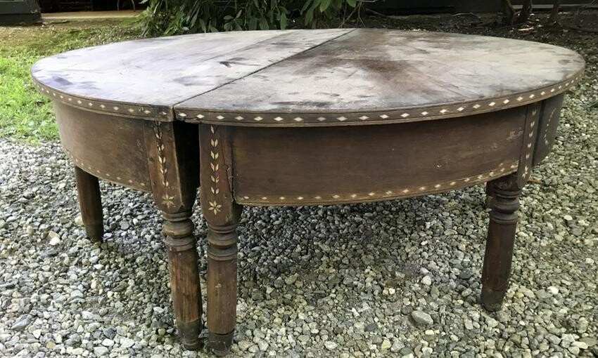 Antique Inlaid Mahogany Tone Round Coffee Table