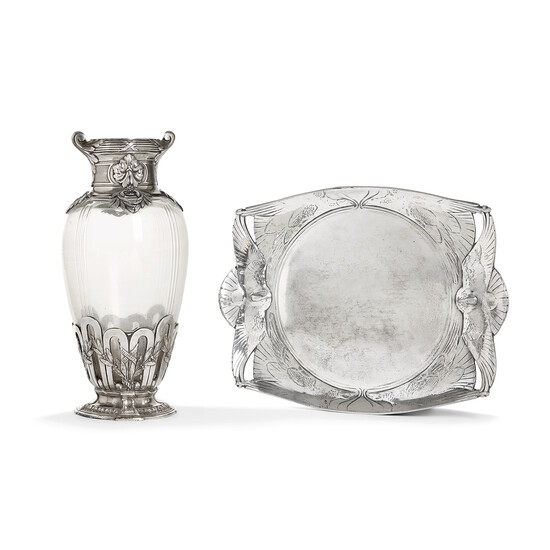 CHRISTOFLE (ORFVRE) Vase ovode en cristal rainur, monture noclassique laure...