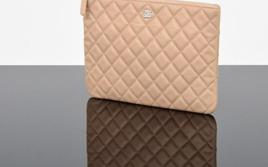 Chanel Quilted Caviar Medium "O Case" Clutch/Pouch