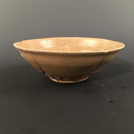 Chinese Celdon Glazed Bowl 2-1/4'' H, 6-1/2'' W; 0.8